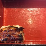 うなぎ かわかみ - あーーーもう最後の一口・・・
      
      もっとしっかり味わって食べればいいんだろうけど無理。
      
      美味しいからもう一気ににイっちゃうわ・・・
      
      
      