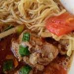 Restaurant μ - ぴりりん麺の麺と角煮アップ