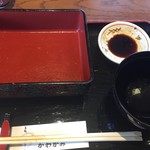 うなぎ かわかみ - うなぎ330gに白飯も大盛りだった『うな重 ジャンボ』
      
      かなりの量あったがあっという間に・・・
      
      セコイ上底なんて勿論ありません。
      
      