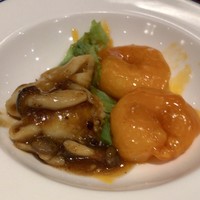 萬珍樓 本店 - 海老と松笠イカの二種作り(朱雀コース)