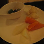 オステリア ヴァンヴィーノ - ピクルスとオリーブ、450円