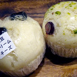 しのぱん - ホワイトチョコマカダミアクランベリー150円、黒豆クリームチーズ160円
