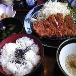 華屋与兵衛 - 厚切りロースかつ定食