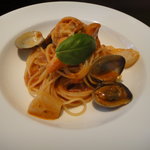 アヴァン プティ・ジョア - 海の幸のピリ辛ペスカトーレ（半量取り分け）