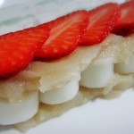 横丁とうふ店 最上川千本だんご - いちごちゃん(白あん)