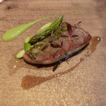 ジョンティ アッシュ - フォアグラのブランシャ焼き　花山椒のコンディモンと高知県産文旦のコンフィチュール　おかもと農園のグリーンアスパラガスを添えて(+1,400円)