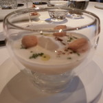 ジョンティ アッシュ - 新島産新玉ねぎのヴルーテ　コンソメジュレと香ばしいクルトンを添えて