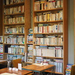BUNDAN - 壁一面の本棚