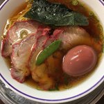 たいめいけん らーめんコーナー - チャーシュー麺煮卵トッピング