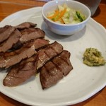 まねき家 - 牛タン1.5倍定食。香の好い牛タンです。青唐辛子の味噌漬けも美味い。土産もあります。