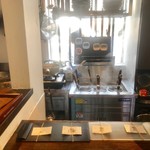 メンドコロ キナリ - オープンキッチン