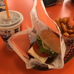 A&W - The A&Wバーガー¥650
            セット¥350