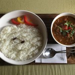 スプーンソング - チキンカレー(手羽元2本入り)/980円