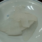 ぎょうざの満洲 - ぎょうざの満洲 常盤台北口店 焼餃子とライスに付く大根の漬物