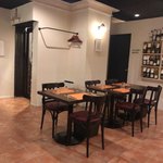  BISTRO 43°N - テーブル席は奥にもあります