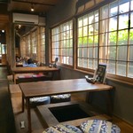 筥崎鳩太郎商店 - 古民家をイメージした店内