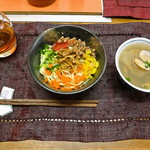 Miyachan - 熱干麺とスープ