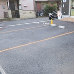 にかいや - 店舗前の駐車場