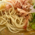 Maruoka Nihachi Soba Oomiyatei - 蕎麦は平ため。コシは十分です。