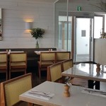 bills - 入り口側の席