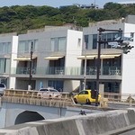 bills - 2階部分の黄色のテラスがBills。朝は向かって右側だけ入店できます。10時から左側も稼働するように。