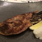 橘内 - つきだしで、まさかのマグロのひれ