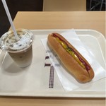 リトルマーメイド - 料理写真:アイスカフェラテR/カレードッグ
