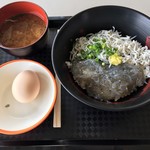 田子の浦港 漁協食堂 - ハーフ丼＋生卵 ¥750+¥50