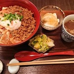 鳥割烹 水炊き 葉〆 - 鳥わさと鴨そぼろの二色丼 1200円