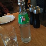 MIDTOWN GRILL -RESTAURANT - セブンアップの瓶