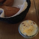 MIDTOWN GRILL -RESTAURANT - パンもバターも絶品