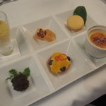 アバ - 6種のデザート盛り合わせ