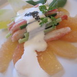 アバ - ズワイガニとグレープフルーツのサラダ シャンテリーソース