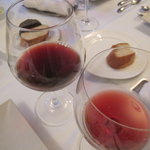 アバ - 本日の赤、手前、クロ・デ・レア、奥、ラ・コート・オー・ザンファン