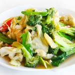 Stir-fried colorful vegetables ``Pat Pak Luammit''