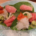 炭火割烹 いふき - あぶった刺身とイカの上には塩ウニが・・・