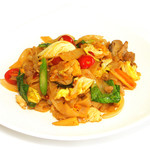 Spicy thick noodle fried rice noodles ``Pa Kee Mao''