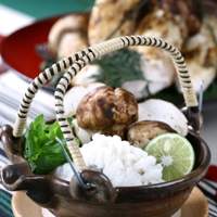 京料理 熊魚菴 たん熊北店 横浜ホテルニューグランド店 - マツタケの土瓶蒸し（お店のHPより）