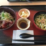 大戸屋 - 一本釣り鰹丼と潮彩うどん全景