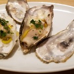 ファリナモーレ - ◆生牡蠣 そろそろ旬に入る岩牡蠣！ オリーブオイルと檸檬・牡蠣の相性が抜群な逸品です！