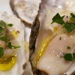 ファリナモーレ - ◆生牡蠣 そろそろ旬に入る岩牡蠣！ オリーブオイルと檸檬・牡蠣の相性が抜群な逸品です！