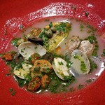 ファリナモーレ - アクアパッツア 魚介の旨味がたっぷり効いたスープとオリーブオイル・黒オリーブ！絶品！