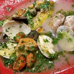 ファリナモーレ - アクアパッツア 魚介の旨味がたっぷり効いたスープとオリーブオイル・黒オリーブ！絶品！