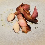 ファリナモーレ - メニュー名としてはアルケッチャーノで頂ける 「庄内豚のグリルと藤沢カブの焼畑仕立て」