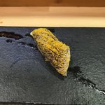 熟成寿司専門店 優雅 - 5日熟成の春子鯛のおぼろ黄身酢の握り。