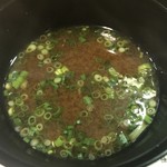 熟成寿司専門店 優雅 - カンパチで出汁をとった味噌汁。
      美味し。