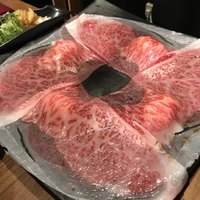 大衆肉酒場 こだわり米 匠 - トップバッターは肉寿司♪これ焼く前＼(^o^)／