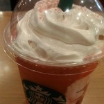 スターバックス・コーヒー - ストロベリーマッチフラペチーノ