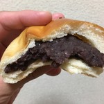 カンテボーレ - 十勝小豆の粒あんぱんの断面