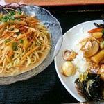 台湾料理 太和菜工坊 - ネギチャーシュー冷麺(ごま)+五目飯  (冷麺セット)